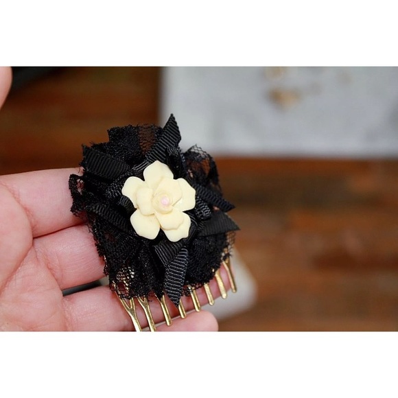 Authentic Dolce & Gabbana Lace & Flower Hair Comb - Picture 5 of 8